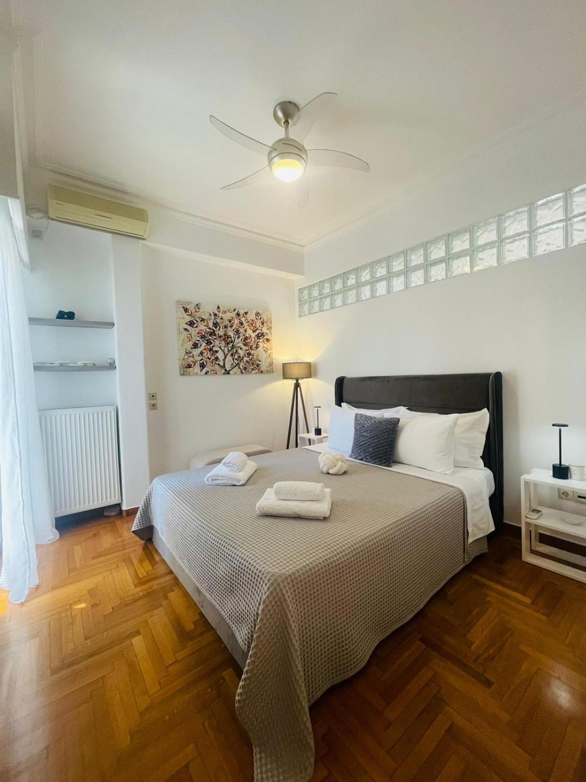 Overview Boutique Apartment Atene Esterno foto